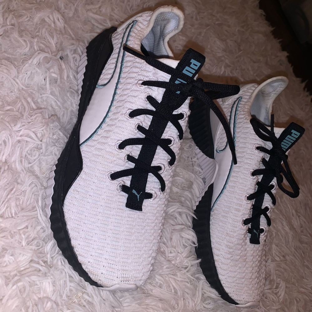 white puma sneakers